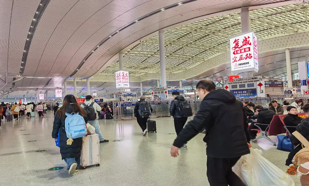 复盛广告牌亮相长沙南站,我们的行动远不止于此 配图10