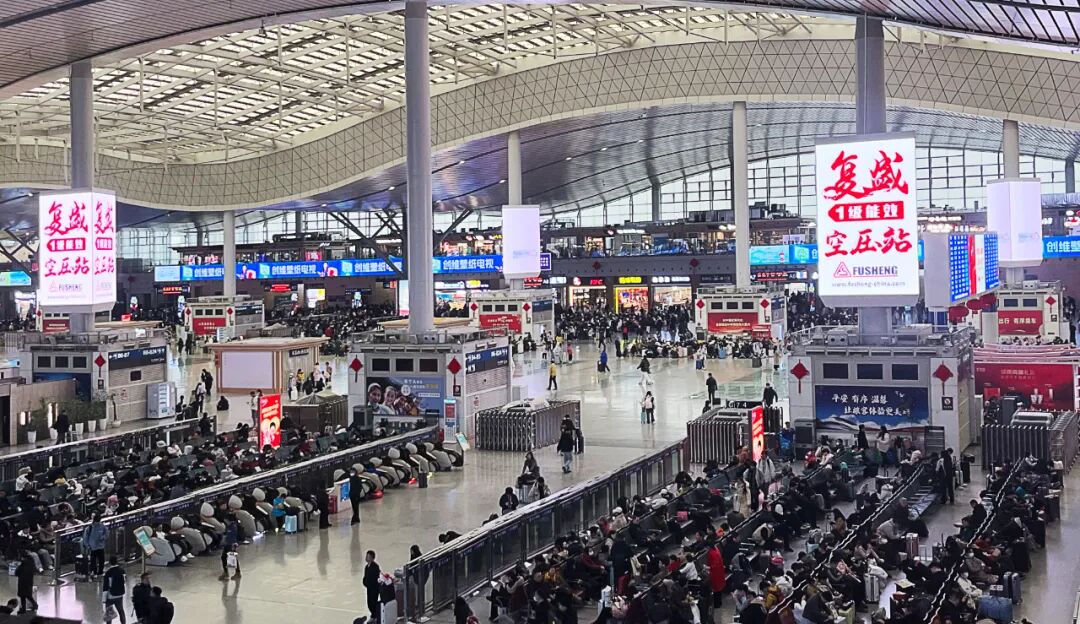 复盛广告牌亮相长沙南站,我们的行动远不止于此 配图1