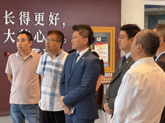复盛集团走进徐州社会福利院,用爱心点亮童心 配图3